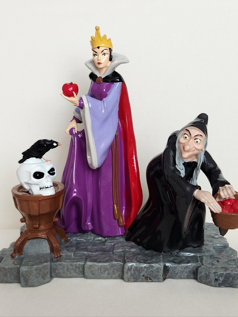 Disney Villains Evil Queen Old Hag Poison Apple Figurine Raven Skull Halloween